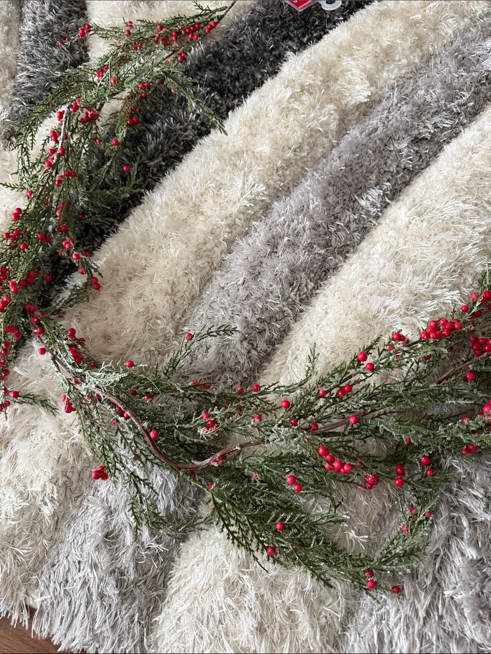 Red and Green Garland - Picture 4 of 7
